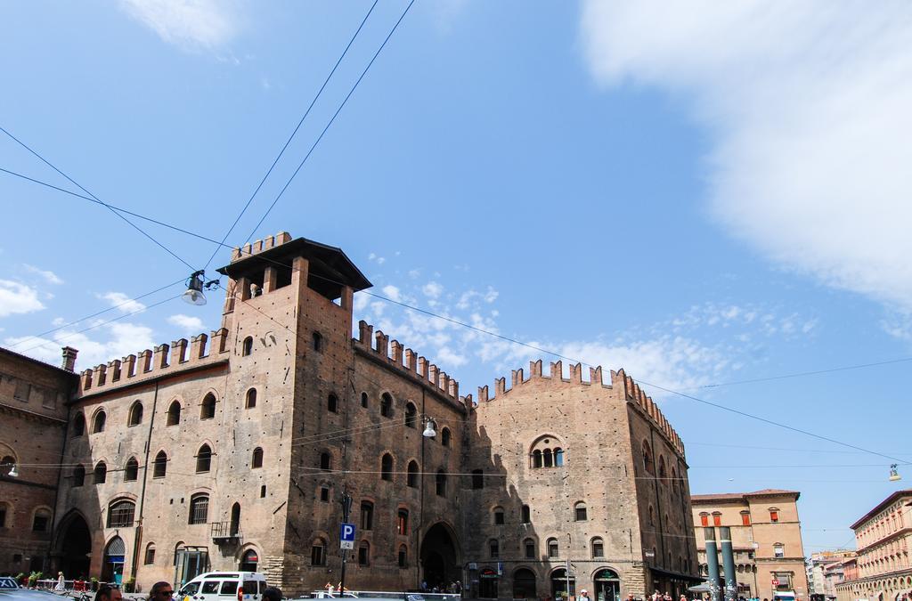 Ur-Nest Piazza Maggiore Bologna Rum bild